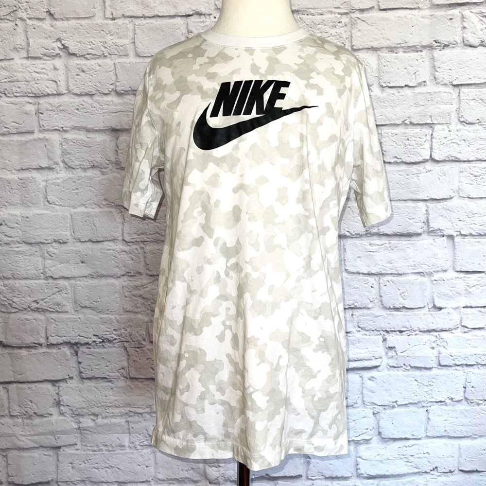 Nike Boys Light Camo Tee Sz XL EUC
